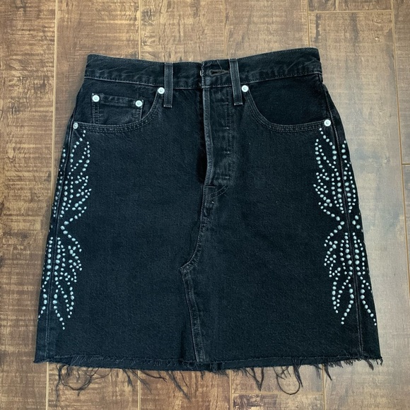 Levi’s Black Denim Skirt - Picture 2 of 5